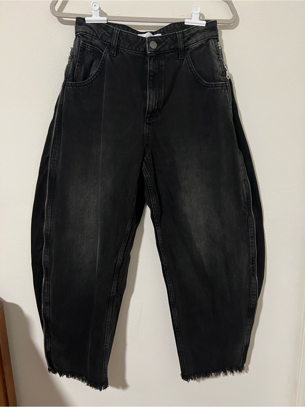 Seventy + Mochi Bo size-zip barrel jeans